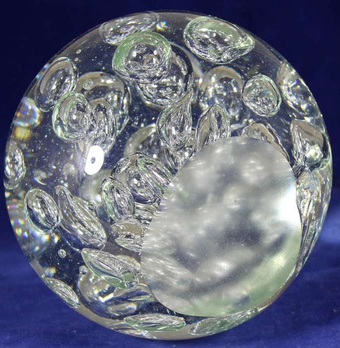 Large paperweight with bubbles
