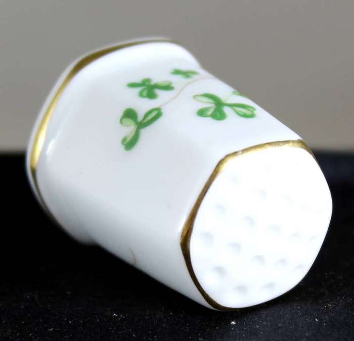 Collectible thimble - Royal Tara Shamrocks