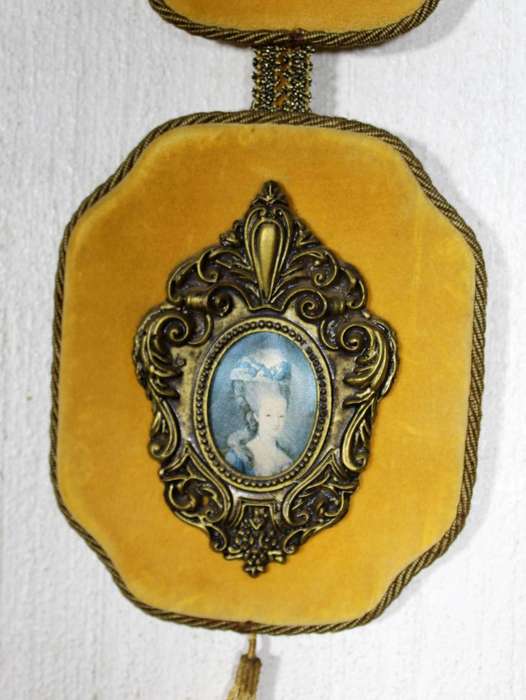 Tivoli double wall hanging