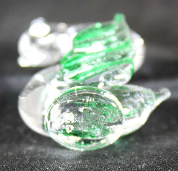 Glass swan - green