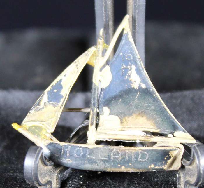Little sailboat broach