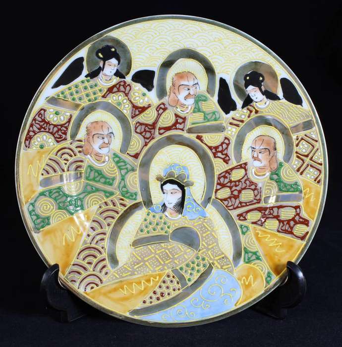 Pair of embossed Japanese display plates