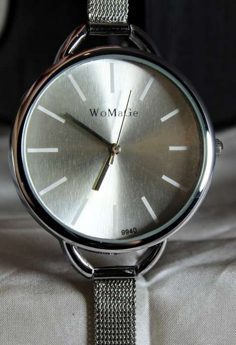 WoMaGe - large round face - thin silver strap