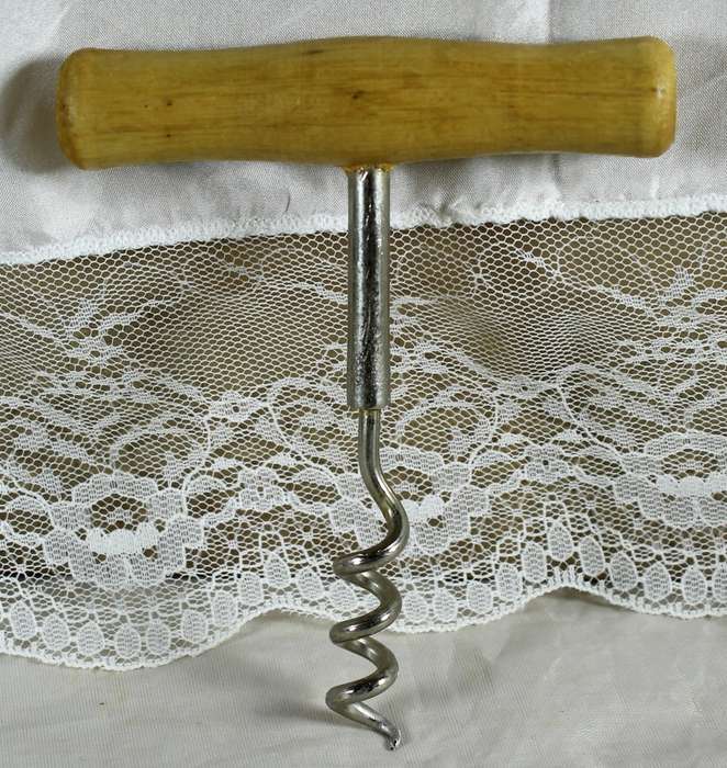 Wooden cork puller