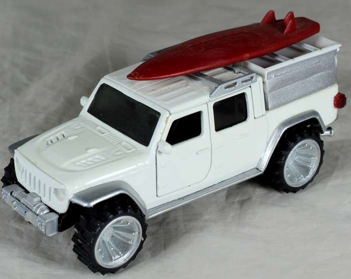 Jada - Jeep gladiator with surfboard