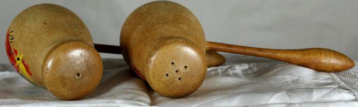 Character salt & pepper set - wooden pots with handles