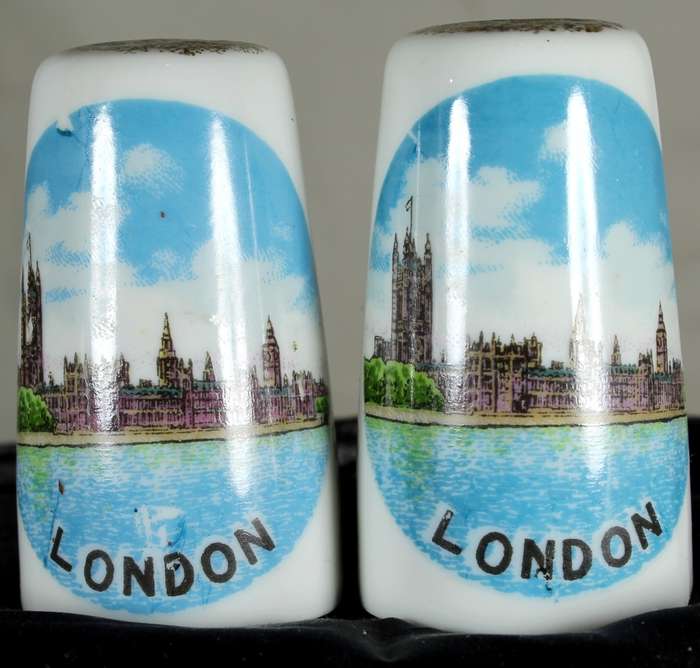 Character salt & pepper set - London