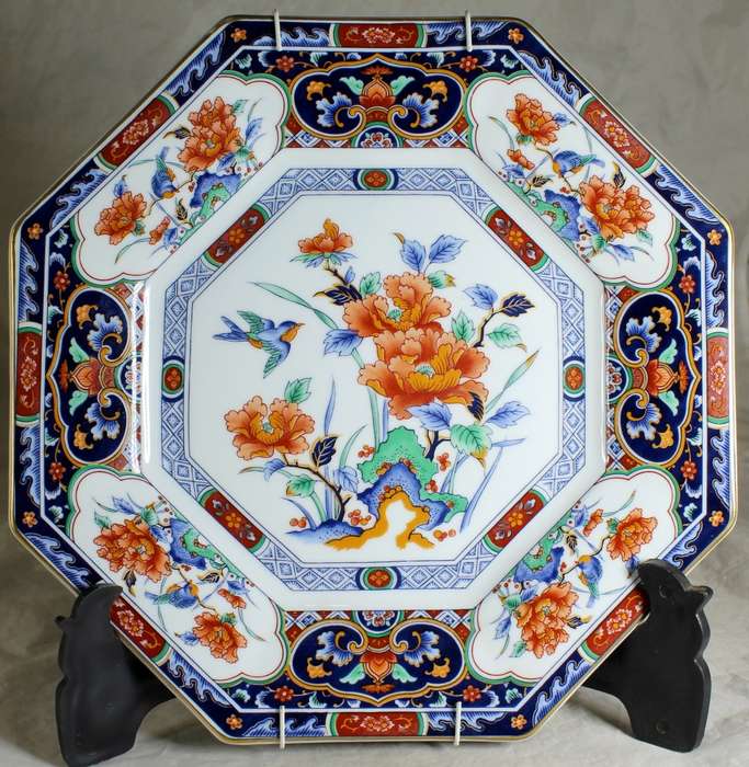 Large Imari style octagon display plate