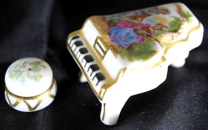 Limoge piano & chair