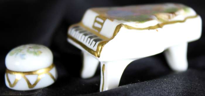 Limoge piano & chair