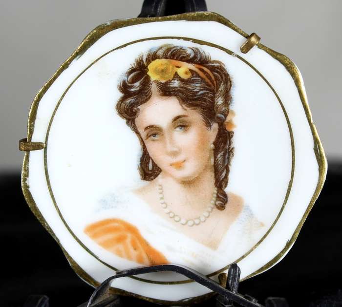 Limoge display plate - Victorian lady