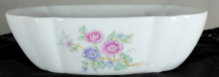 Elizabeth Arden - trinket dish