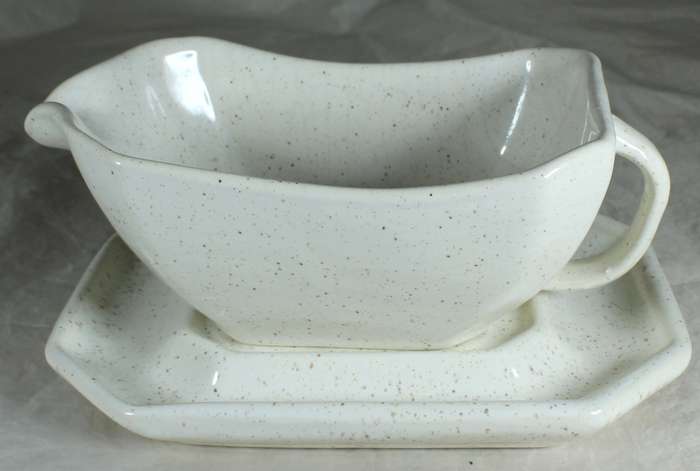 Stoneware gravy boat & plate
