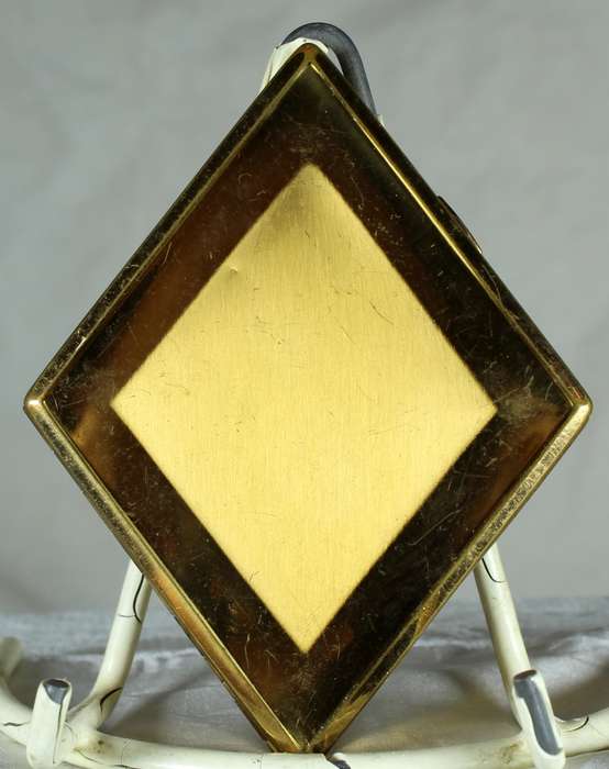 Rhombus Shape Powder Compact