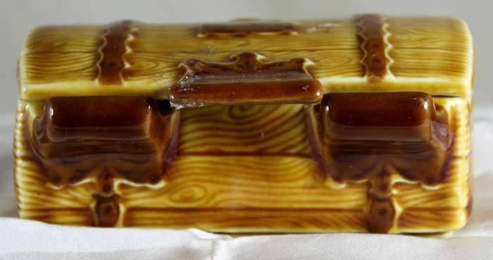 Wade Whimsie - treasure chest / trinket box