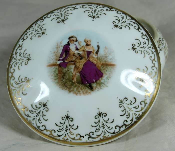 Lidded trinket box with Victorian couple