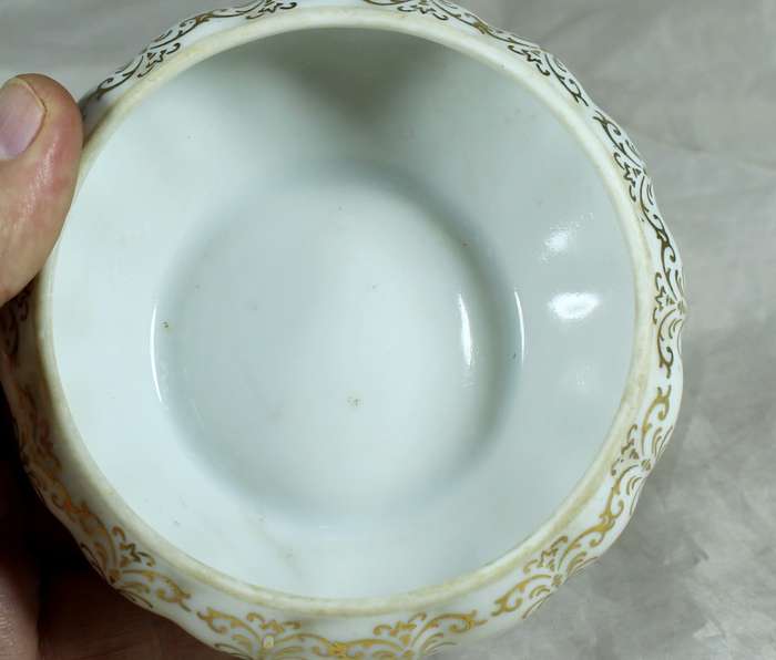 Lidded trinket box with Victorian couple
