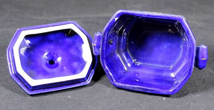 Veritable bleu de Four lidded container