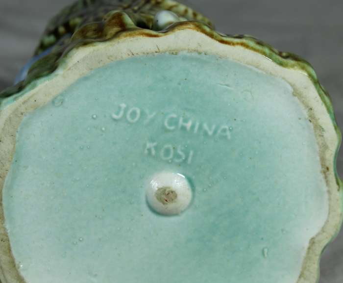 Joy China (B.E.P - Lucia Stable) - Tree Stump Vase with Bunnies & Duckies