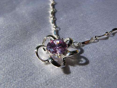 FREE CHAIN - Beautiful Flower Pendant