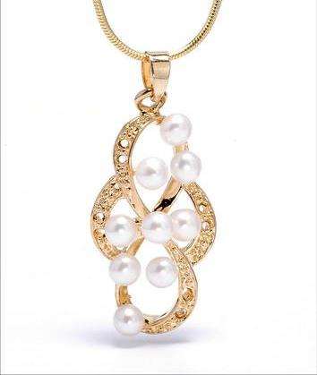 From the Kavanaghs Collection - Cultured Freshwater Pearl Pendant