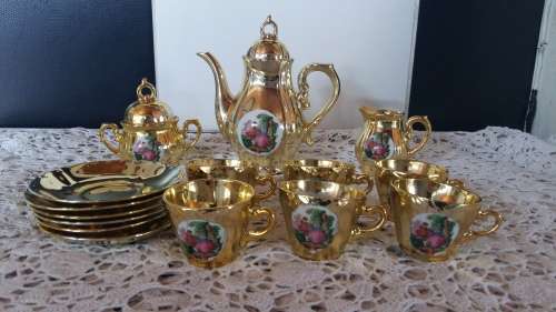 A collectable Vintage Tea set  - 17pce - great for the collector  see pics