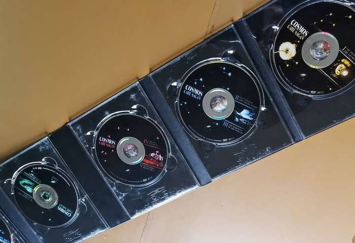 COSMOS CARL SAGAN ORIGINAL COLLECTOR`S EDITION 7 DISC SET EMMY AWARD