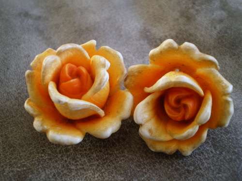 1950s Vintage Flower Costume Jewelry Clip Earrings 2cm diameter