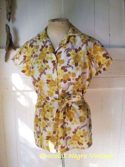 Original 1970s Vintage Floral Ladies Top With Belt Size 10 to 12 very good condition