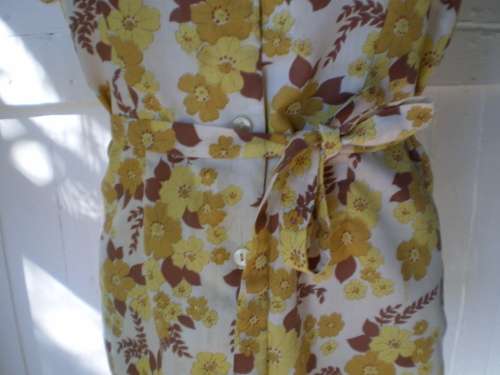 Original 1970s Vintage Floral Ladies Top With Belt Size 10 to 12 very good condition