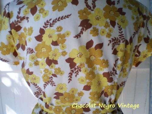 Original 1970s Vintage Floral Ladies Top With Belt Size 10 to 12 very good condition