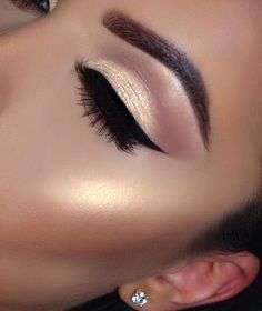 ****NYX BORN TO GLOW LIQUID ILLUMINATOR PURE GOLD****