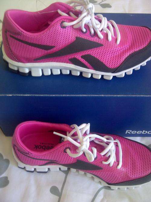 ORIGINAL LADIES REEBOK REAL FLEX  (BRAND NEW IN BOX, SIZE 4.5/5)