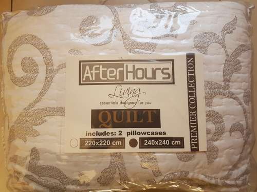 After Hours Quilt (240x240cm) with 2 pillowcases