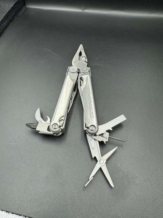 Leatherman Wave + Pouch included
