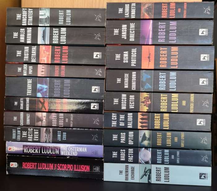 Robert Ludlum Book Bundle x 19 (Paperback)