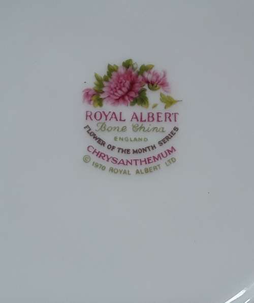 Royal  Albert  ``NOVEMBER``  TRIO.