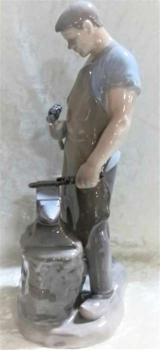 Royal  Copenhagen   -   Bing  &  Grondahl  -  Blacksmith  Figure