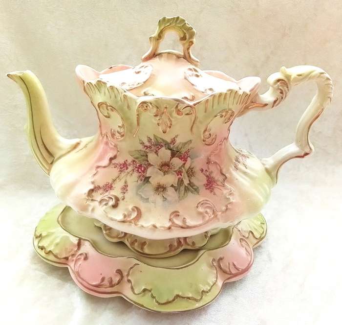 Victorian  Tea  Pot on  Stand