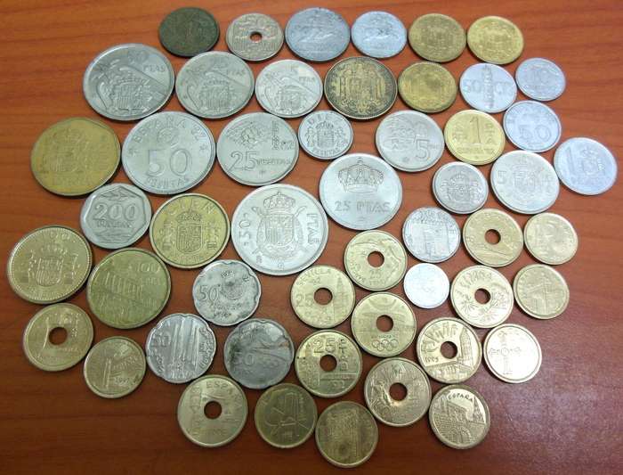 *CRAZY R1 START* Spain - Lot of 51 different coins - bid per coin