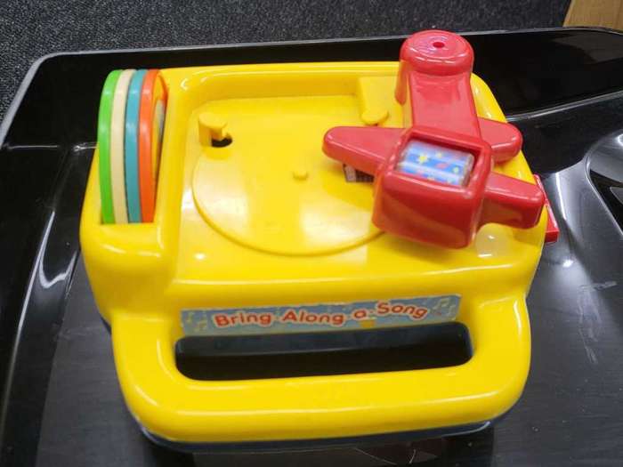 Vintage TOMY Bring Along A Song Record Player & 4 Records Wind Up Toy-Plays Fairly