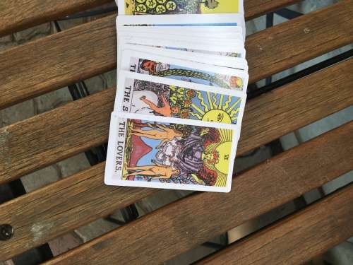 WOW !!! AN AWESOME DECK OF TAROT CARDS