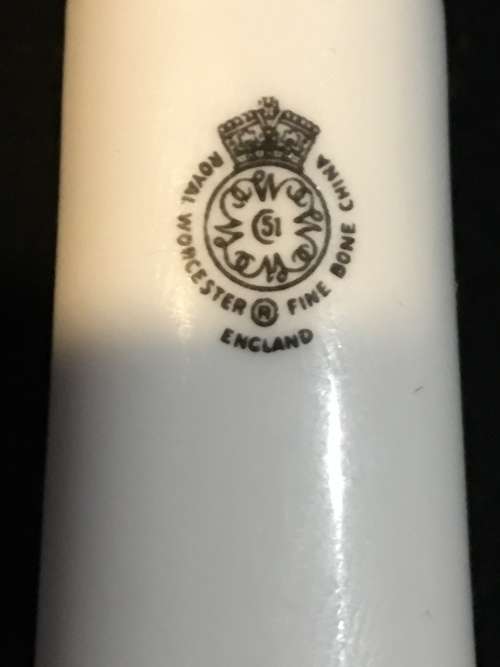 WOW !!!  A BEAUTIFUL ROYAL WORCESTER BONE CHINA CAKE KNIFE / LIFTER IN THE ORIGINAL BOX