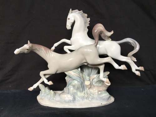 WOW !!! RARE LARGE LLADRO GALLOPING HORSES FIGURINE circa 1970