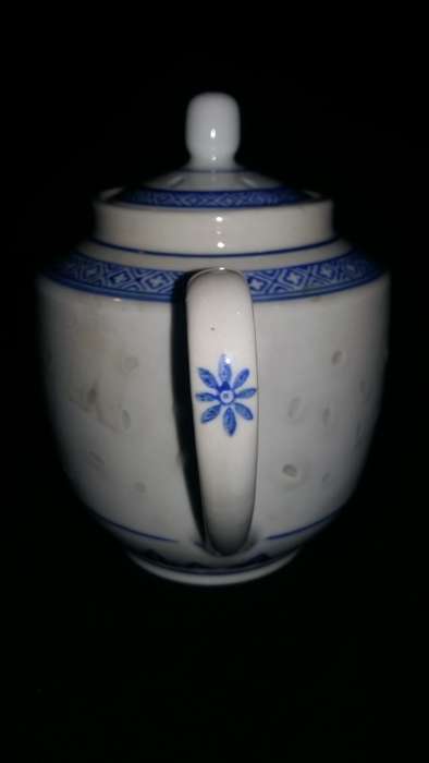 Beautiful Vintage Chinese Rice Design Large Blue and White Tea Pot