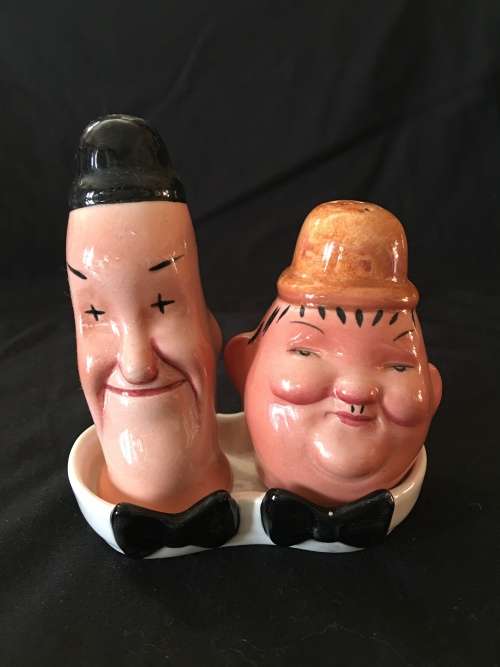 WOW !!! VERY RARE BESWICK LAUREL AND HARDY SALT AND PEPPER SHAKERS ON A BOW TIE TRAY