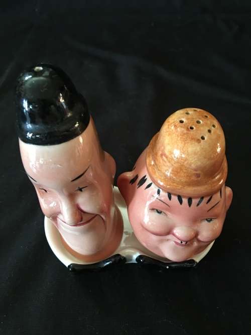 WOW !!! VERY RARE BESWICK LAUREL AND HARDY SALT AND PEPPER SHAKERS ON A BOW TIE TRAY