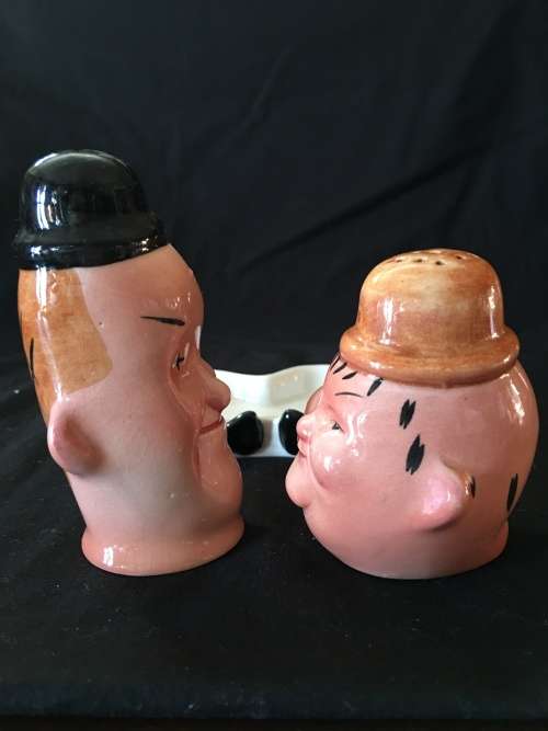 WOW !!! VERY RARE BESWICK LAUREL AND HARDY SALT AND PEPPER SHAKERS ON A BOW TIE TRAY