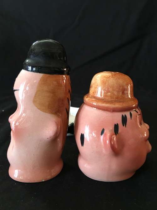 WOW !!! VERY RARE BESWICK LAUREL AND HARDY SALT AND PEPPER SHAKERS ON A BOW TIE TRAY