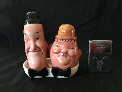 WOW !!! VERY RARE BESWICK LAUREL AND HARDY SALT AND PEPPER SHAKERS ON A BOW TIE TRAY